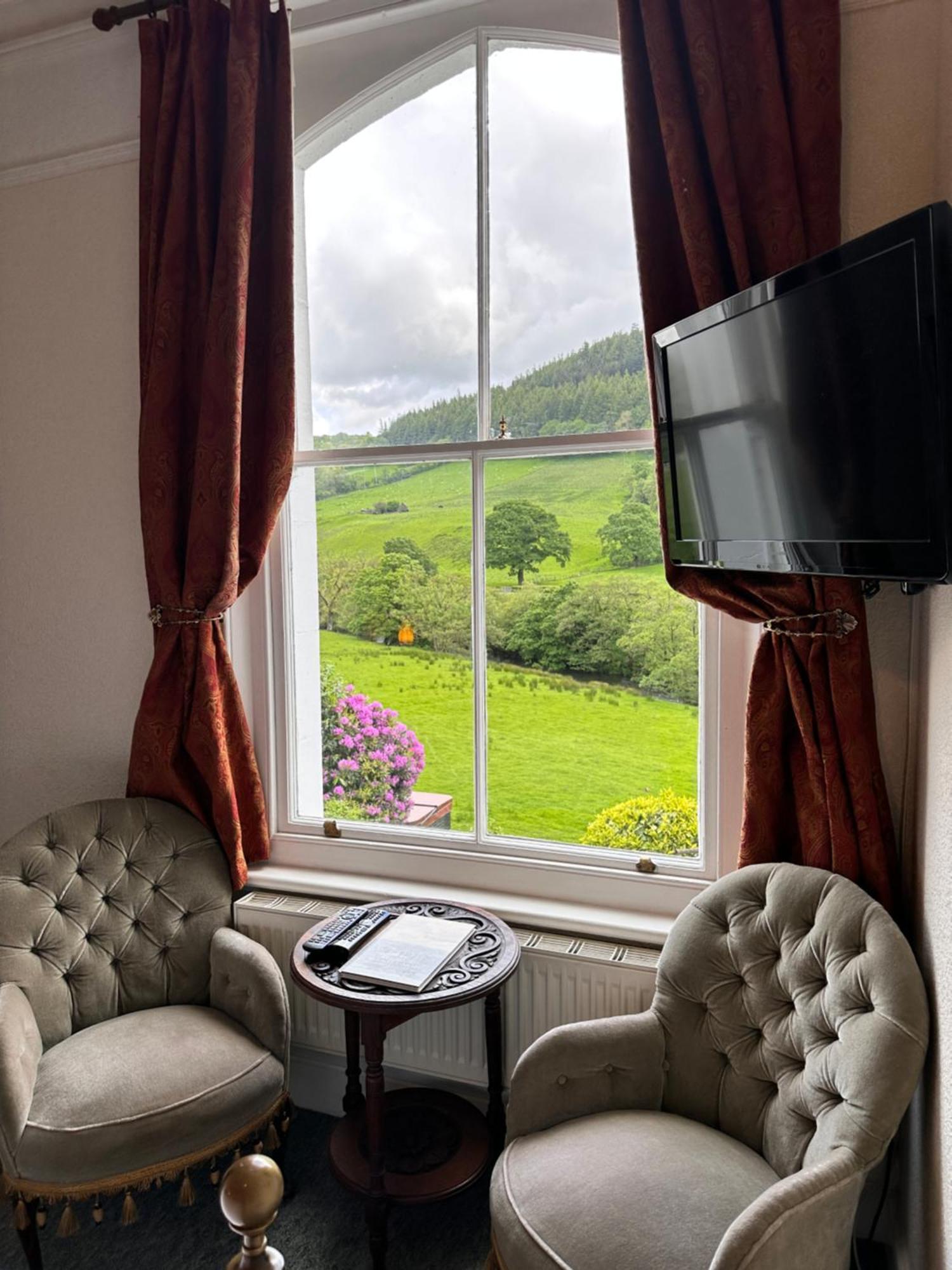 Отель The Buckley Arms Dinas Mawddwy Экстерьер фото